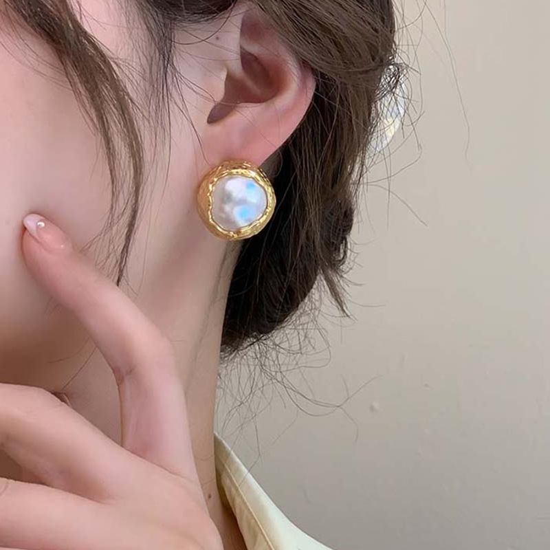 2210002 (1) 法式时髦金属纽扣耳环女复古大珍珠个性