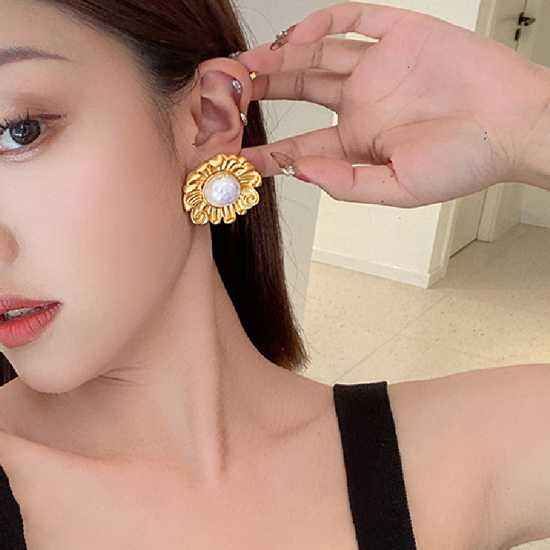 2211119 (1)  韩国欧美春夏夸张中古珍珠耳环银针耳